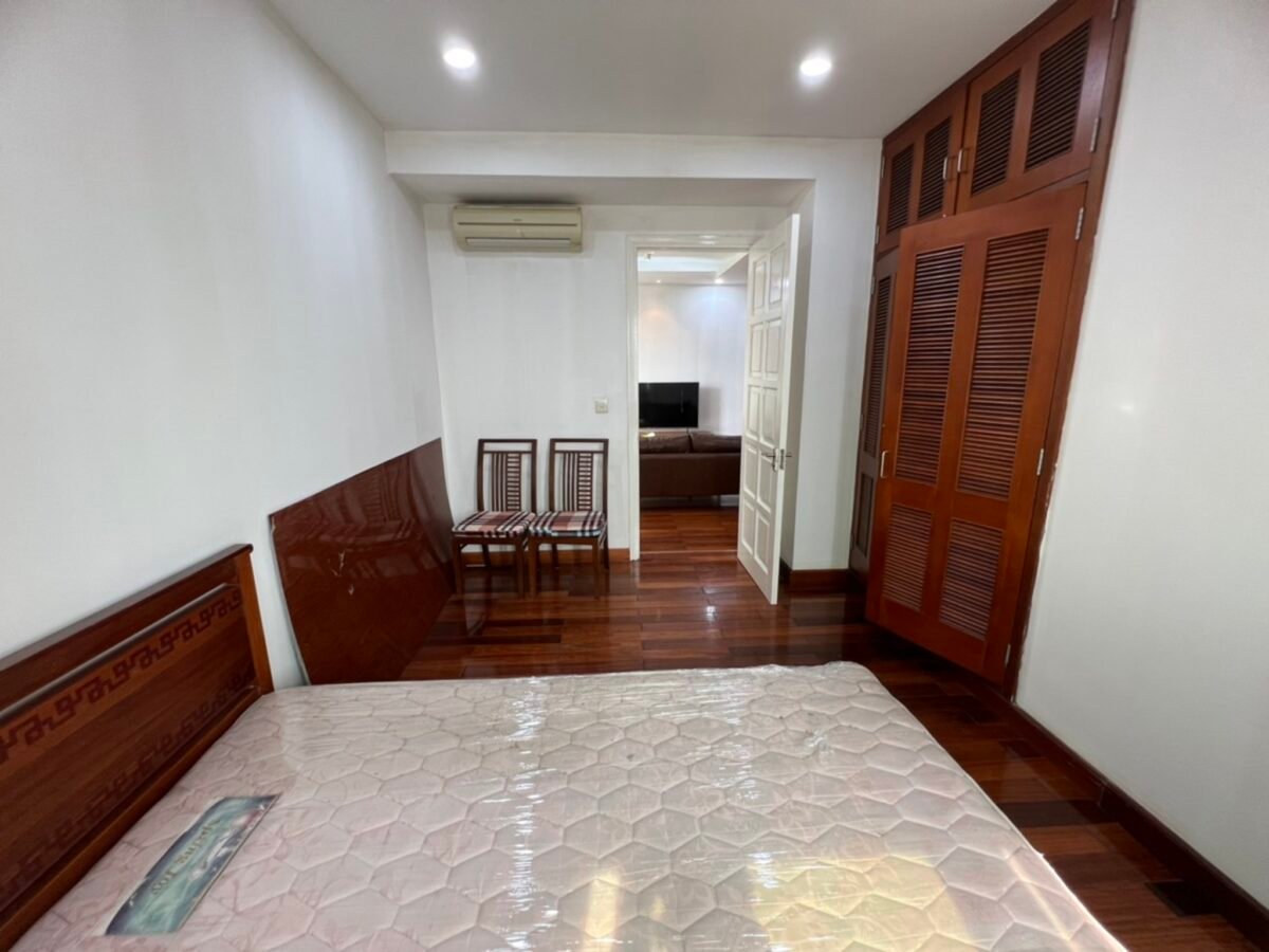 Nice 3BRs apartment in E5 Ciputra for rent (11)