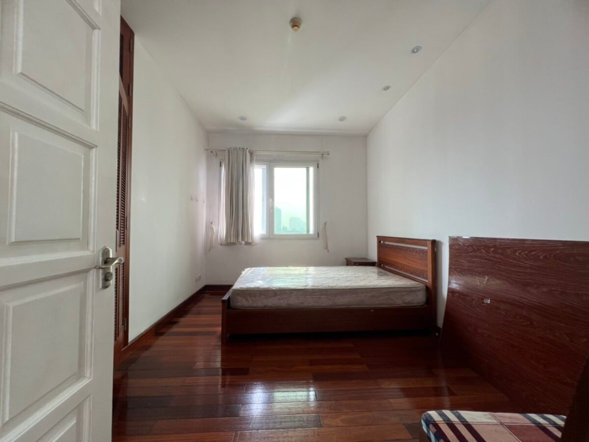 Nice 3BRs apartment in E5 Ciputra for rent (9)