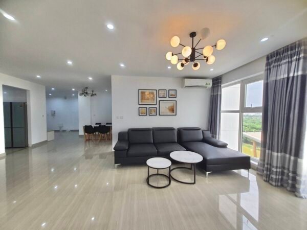 Bright 3BDs apartment for rent in The Link L3, Ciputra Hanoi (1)