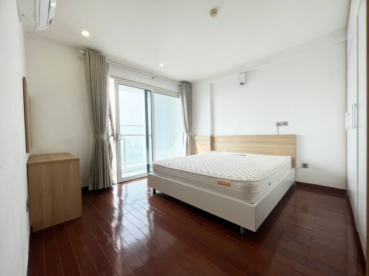 Modern 3BDs apartment for rent in L1 Ciputra (6)