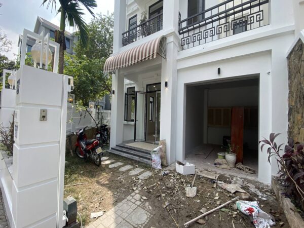 New big 4BDs garden villa in T Ciputra for rent (1)