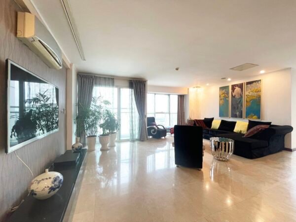Outstanding golf-view 4 bedrooms in The Link Ciputra for rent (2)