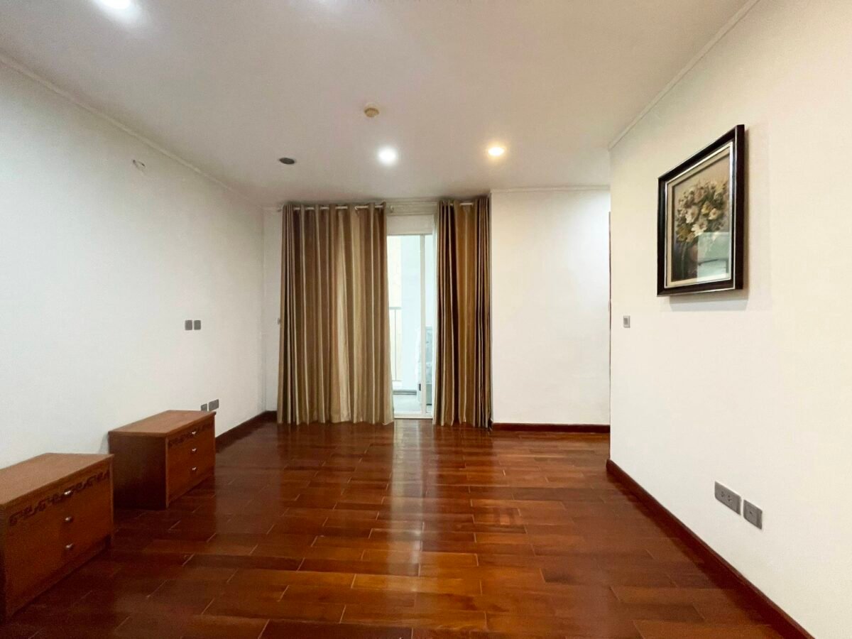 Outstanding golf-view 4 bedrooms in The Link Ciputra for rent (20)