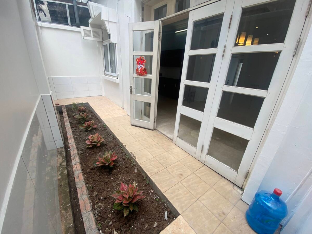 Well - renovated villa in T6 Ciputra for rent (17)