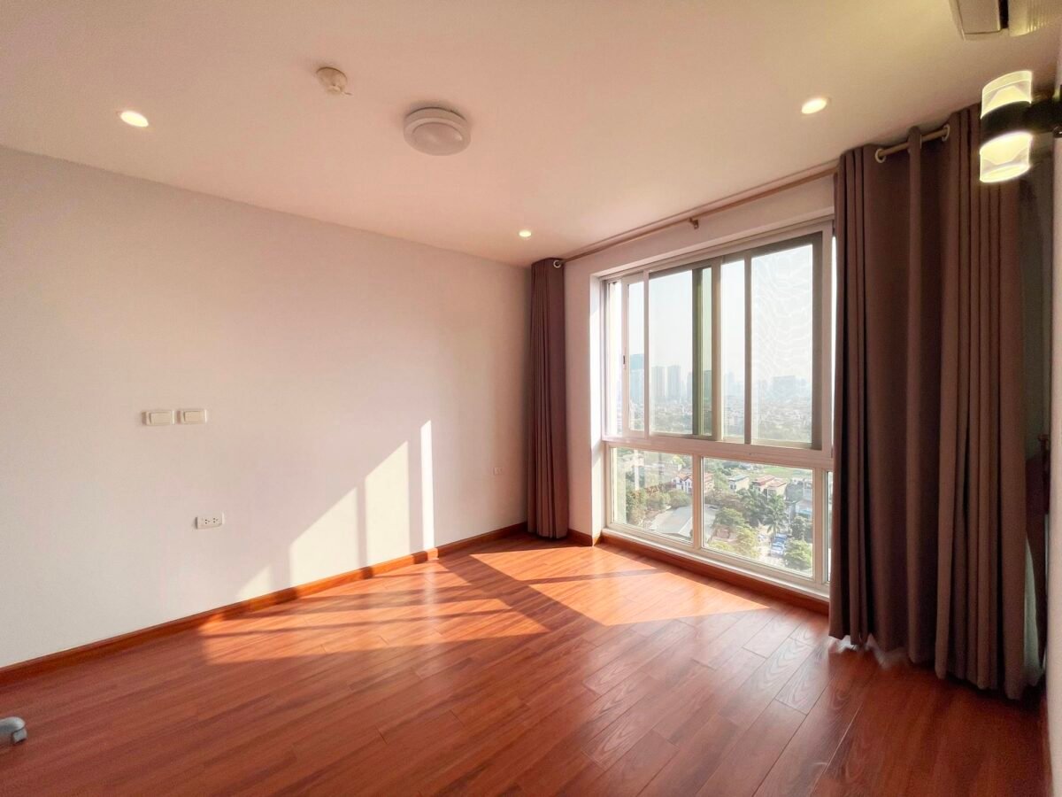 Fabulous 4 - bedroom apartment in P1 Ciputra for rent (16)
