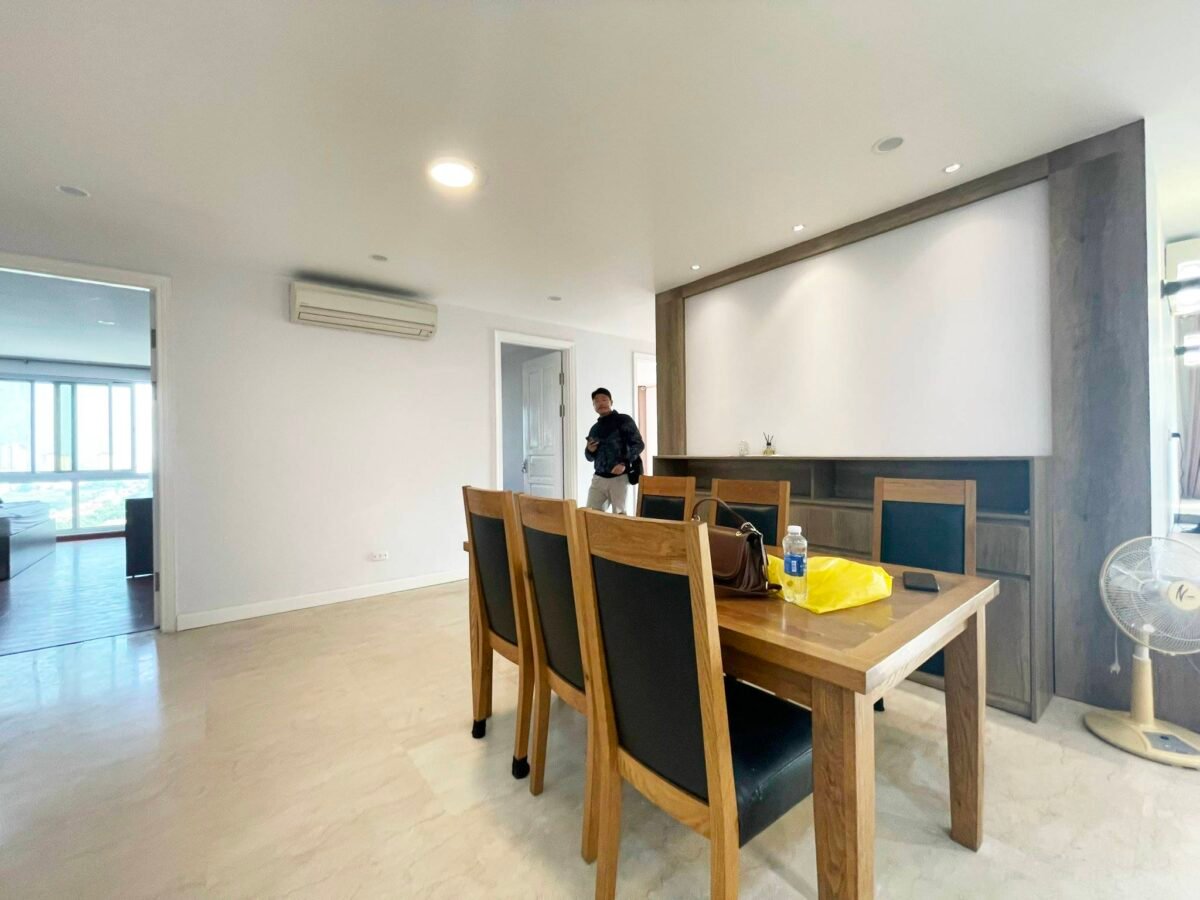 Fabulous 4 - bedroom apartment in P1 Ciputra for rent (6)
