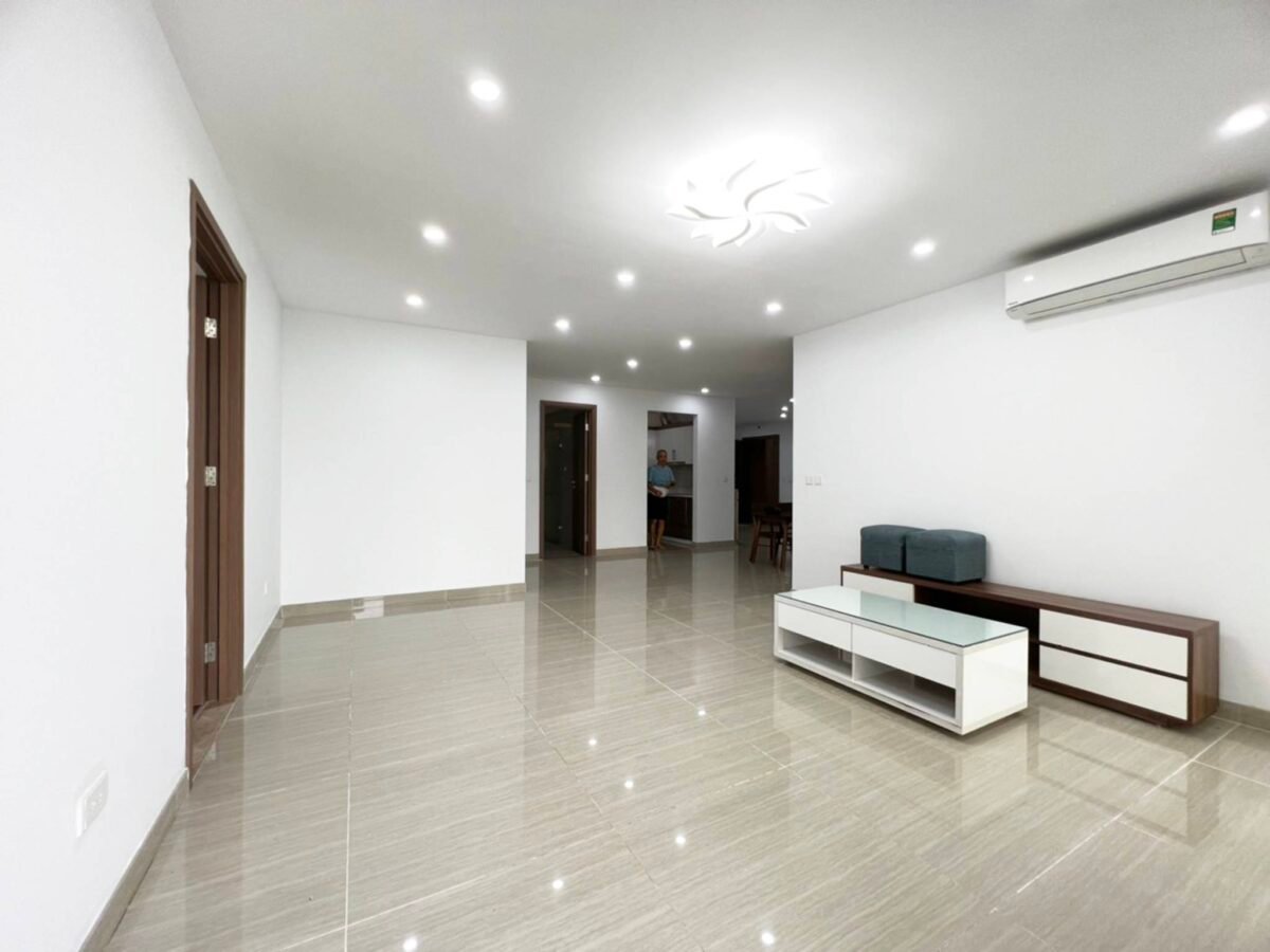 Spacious 3 bedrooms in L4 Ciputra for rent (3)
