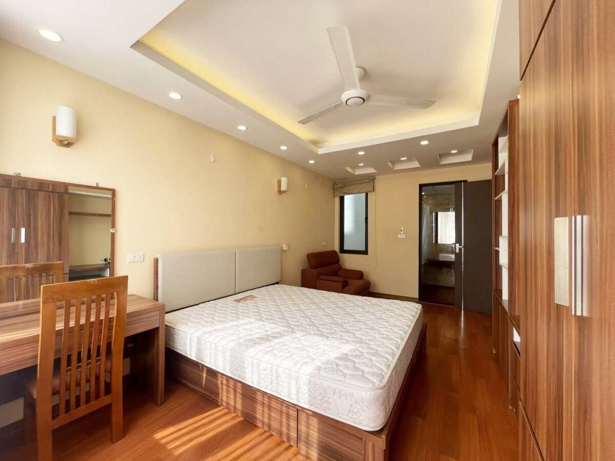 Cheap but fully furnished serviced apartment in To Ngoc Van for rent (12)