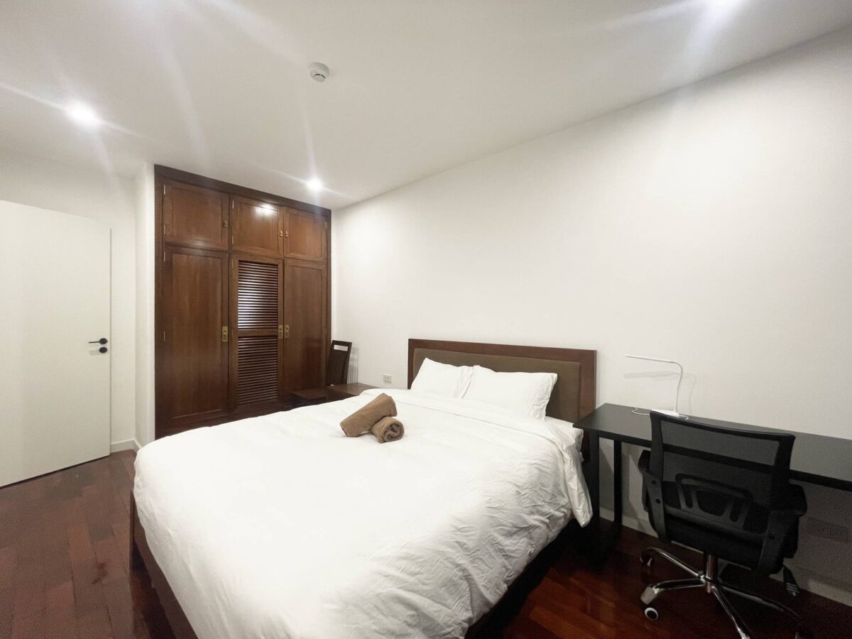 Colorful 130SQM 2BHK serviced apartment in To Ngoc Van for rent (13)