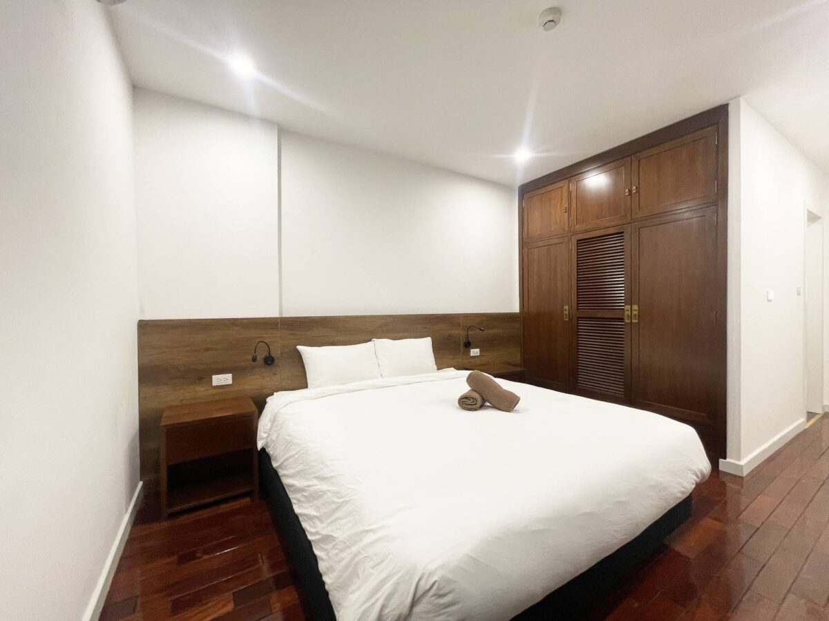 Colorful 130SQM 2BHK serviced apartment in To Ngoc Van for rent (17)