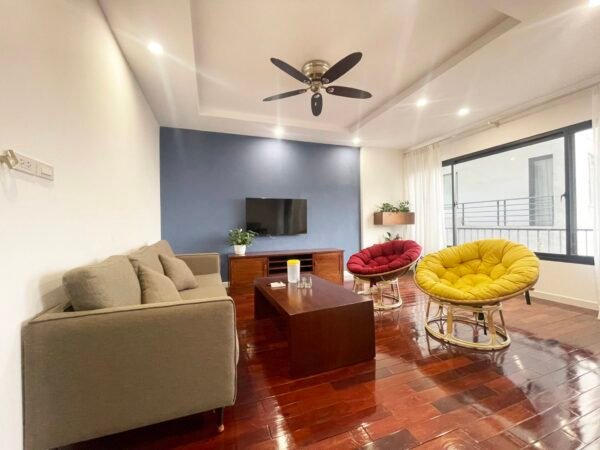 Colorful 130SQM 2BHK serviced apartment in To Ngoc Van for rent (2)