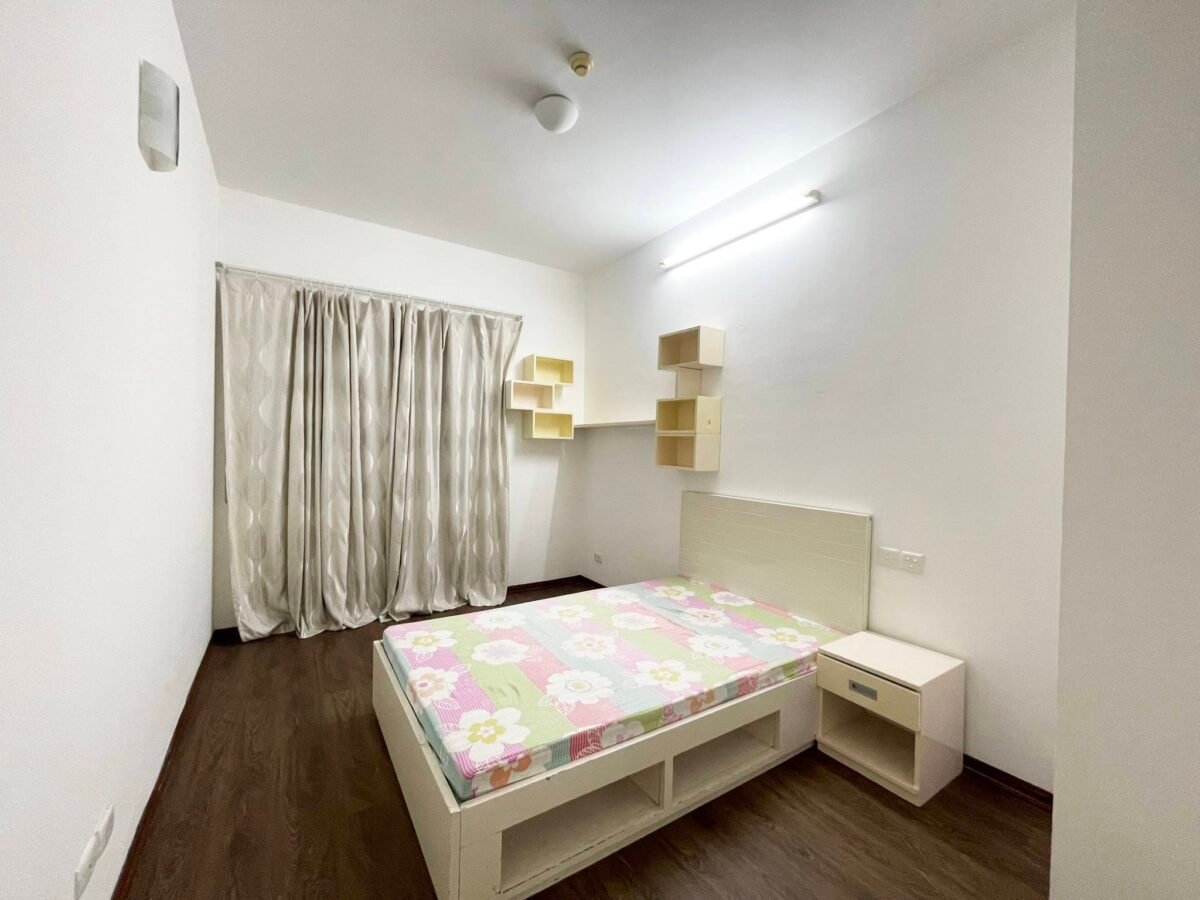 Fancy 4BHK apartment in E4 Ciputra for rent (15)
