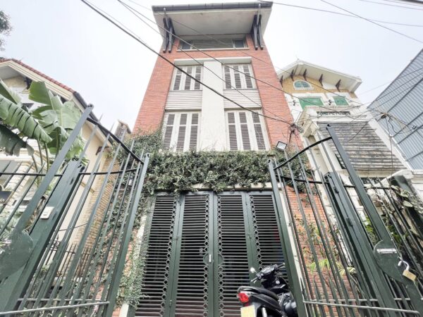 Impressive lake view 3BDs house in Tay Ho for rent (1)
