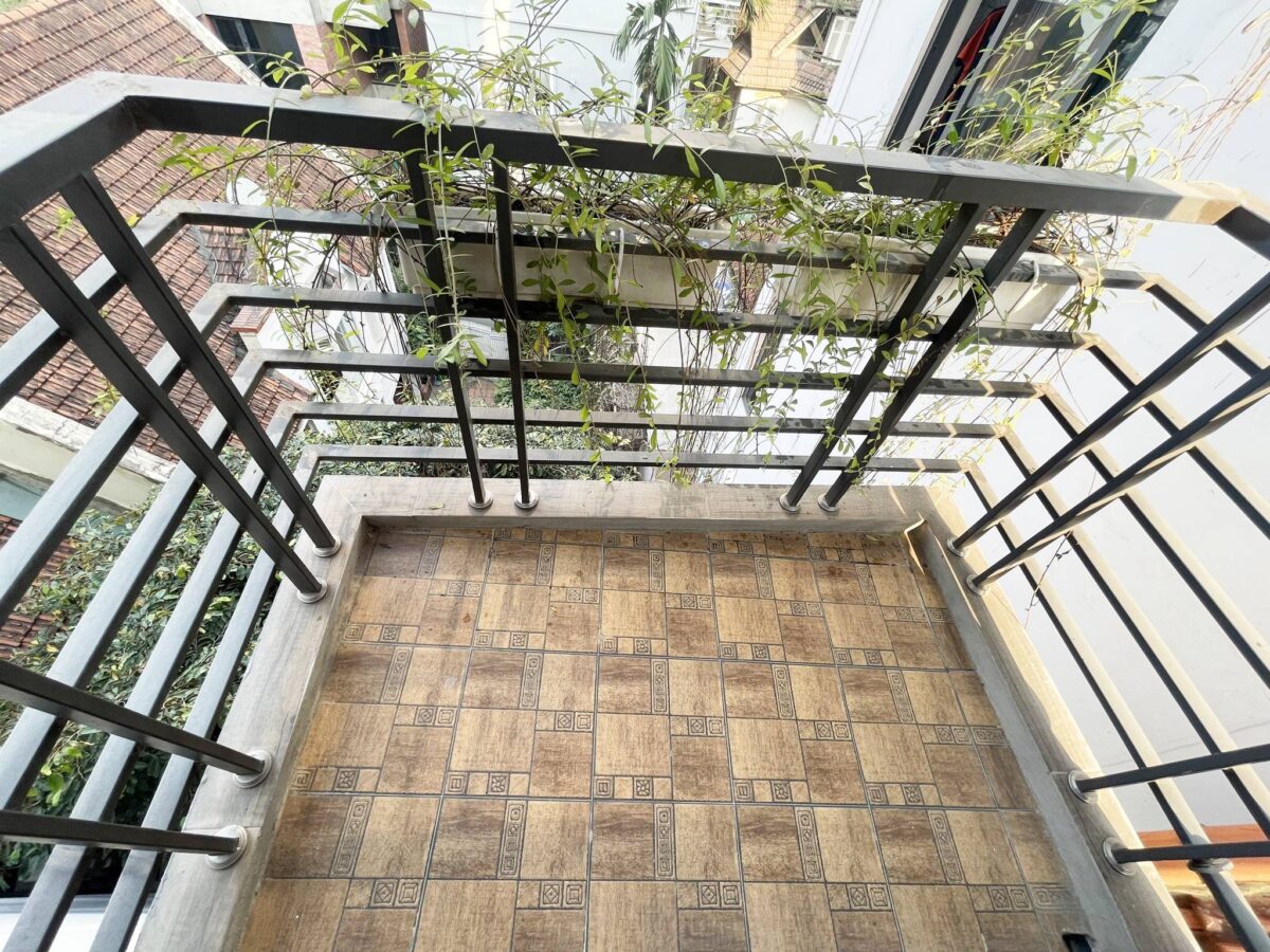 Modern 2BHK apartment in Tay Ho Hanoi for rent (13)