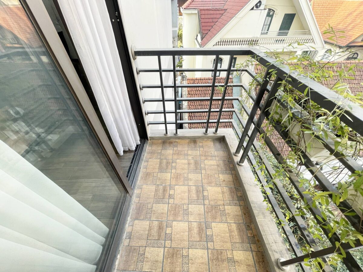 Modern 2BHK apartment in Tay Ho Hanoi for rent (14)