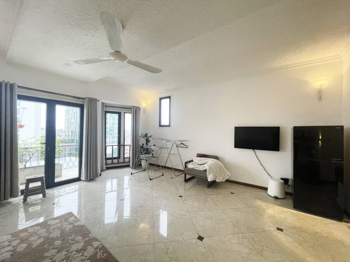 Unique triplex penthouse for rent in Westlake - No. 09 Dang Thai Mai Str (18)