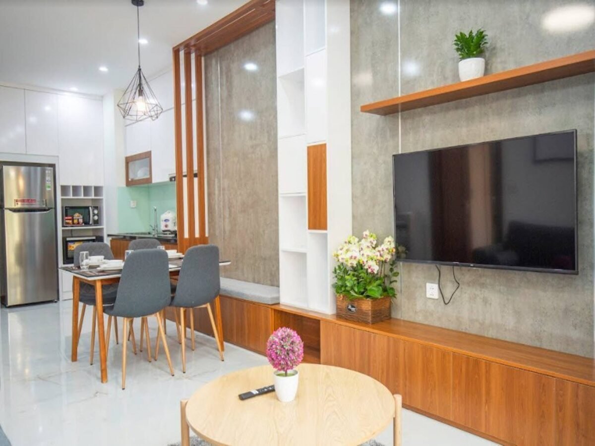Vibrant apartment for rent in Lane 11, To Ngoc Van Str (10)