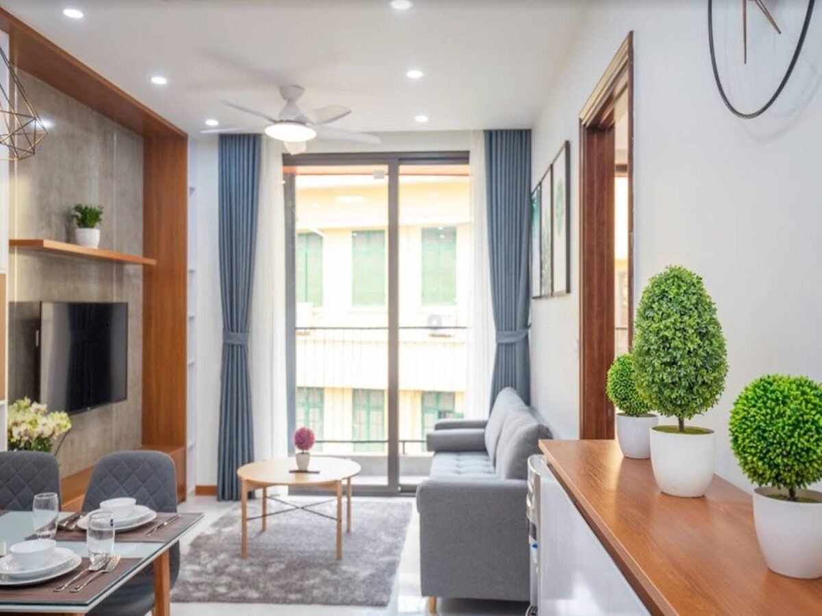 Vibrant apartment for rent in Lane 11, To Ngoc Van Str (12)