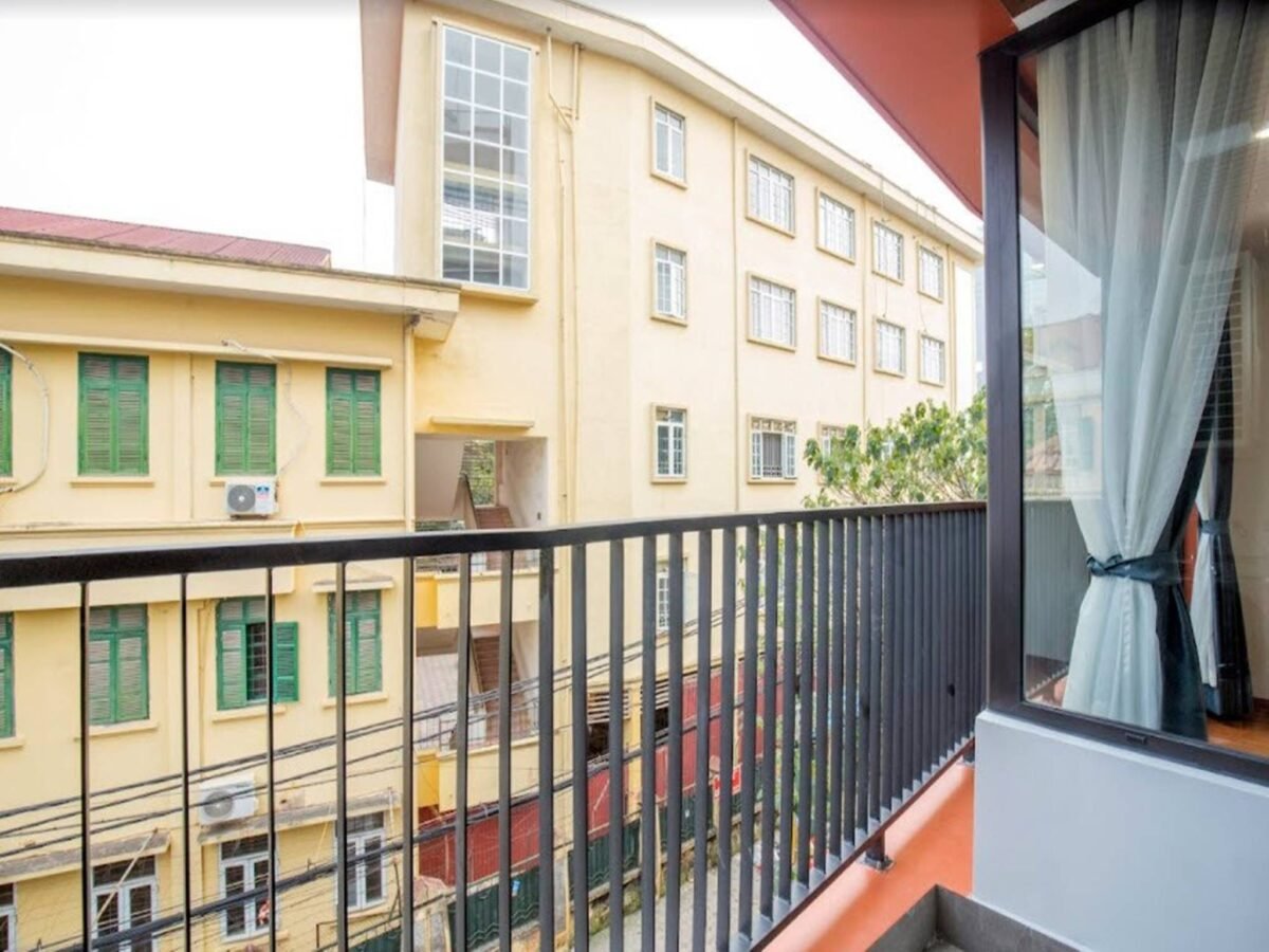 Vibrant apartment for rent in Lane 11, To Ngoc Van Str (27)