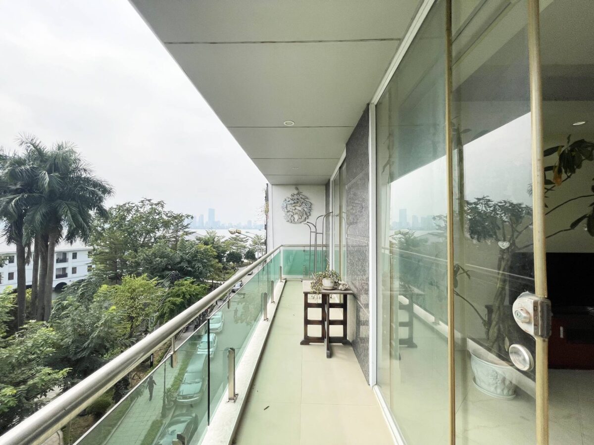 Beautiful lakeview apartment in Tu Hoa for rent (18)