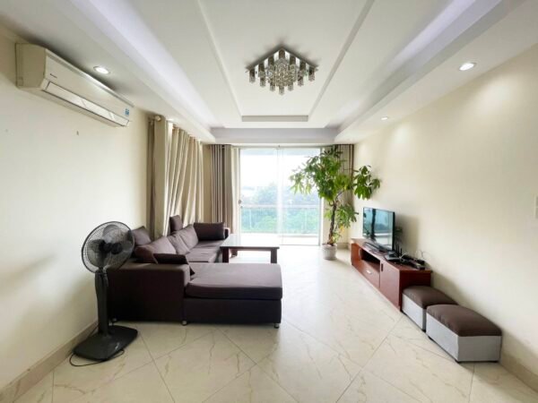 Beautiful lakeview apartment in Tu Hoa for rent (2)