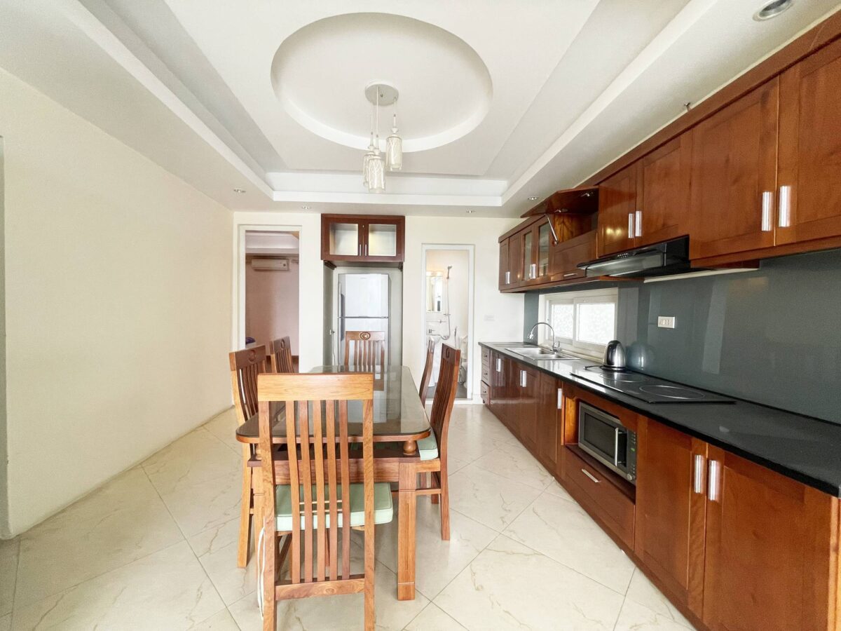 Beautiful lakeview apartment in Tu Hoa for rent (5)