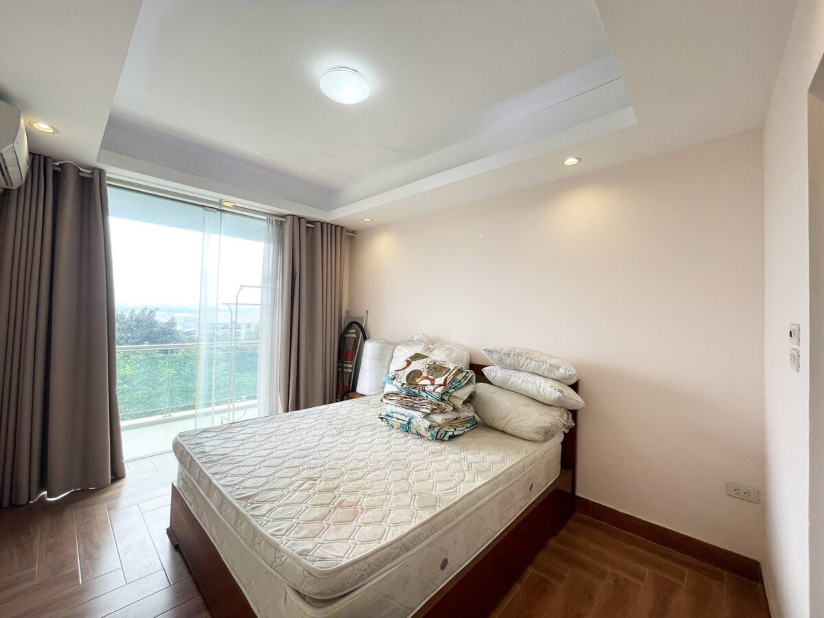 Beautiful lakeview apartment in Tu Hoa for rent (8)