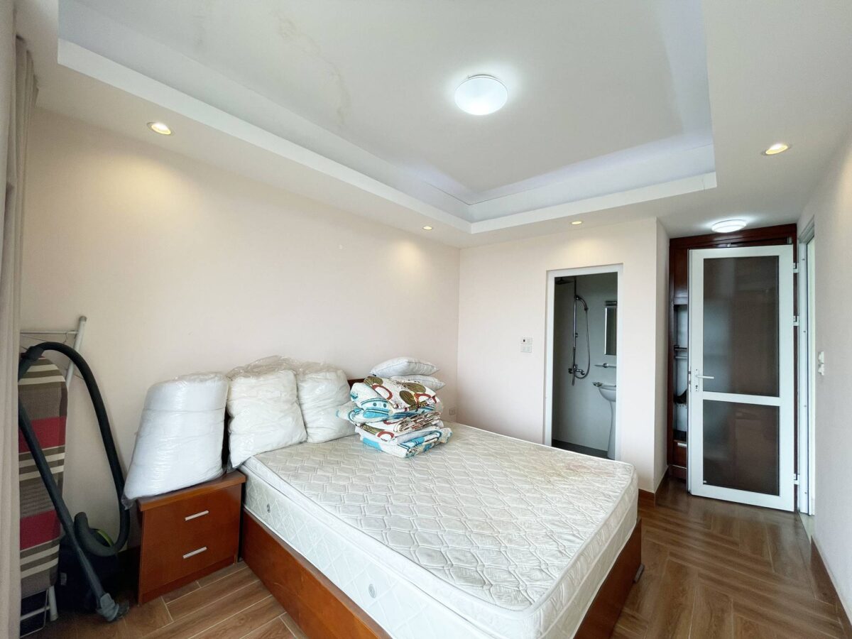 Beautiful lakeview apartment in Tu Hoa for rent (9)