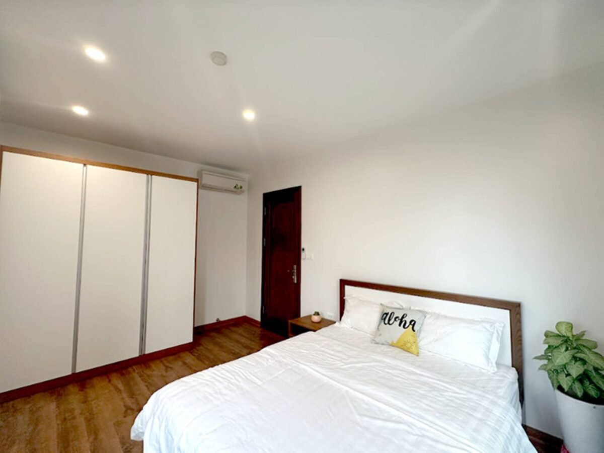 Bright 2BDs serviced apartment in Trinh Cong Son Street for rent (11)
