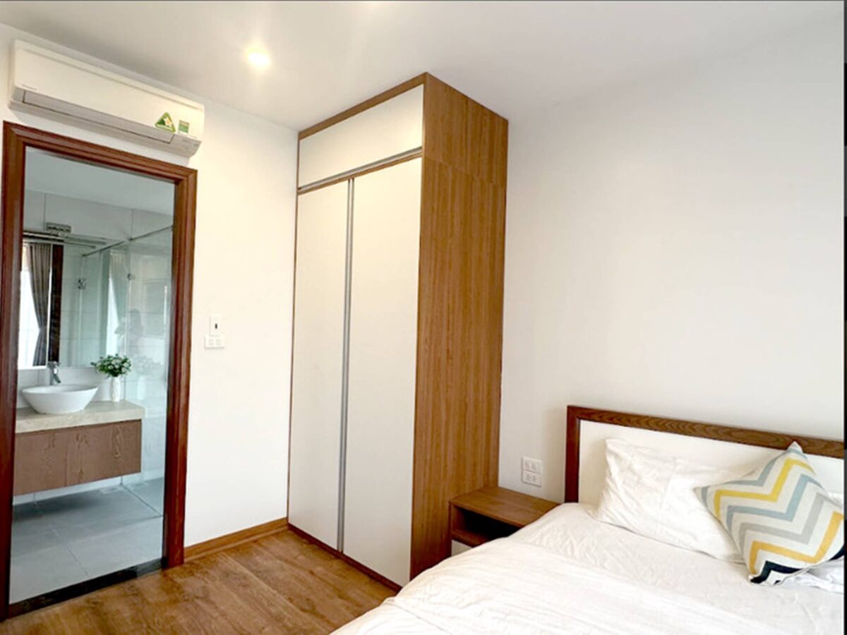 Bright 2BDs serviced apartment in Trinh Cong Son Street for rent (7)