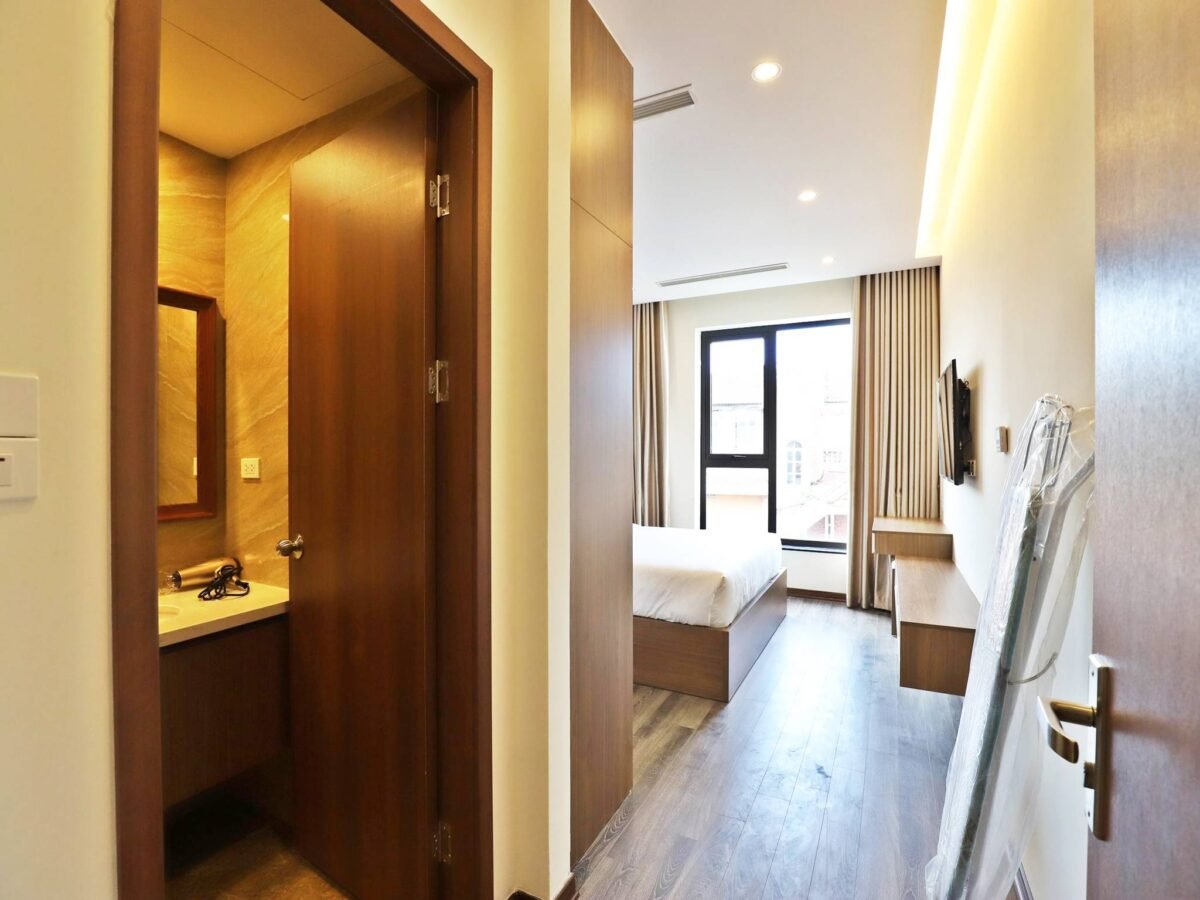 Charming 2 bedrooms in Tay Ho apartment for rent (11)