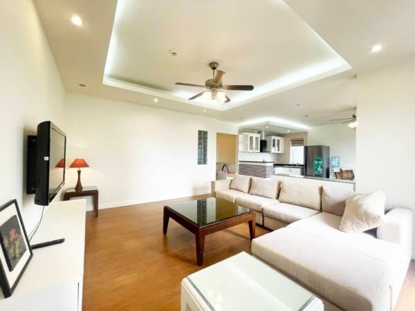 Elegant lakeview apartment for rent in To Ngoc Van Street, Tay Ho District (1)