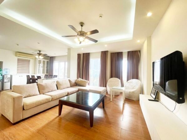 Elegant lakeview apartment for rent in To Ngoc Van Street, Tay Ho District (2)