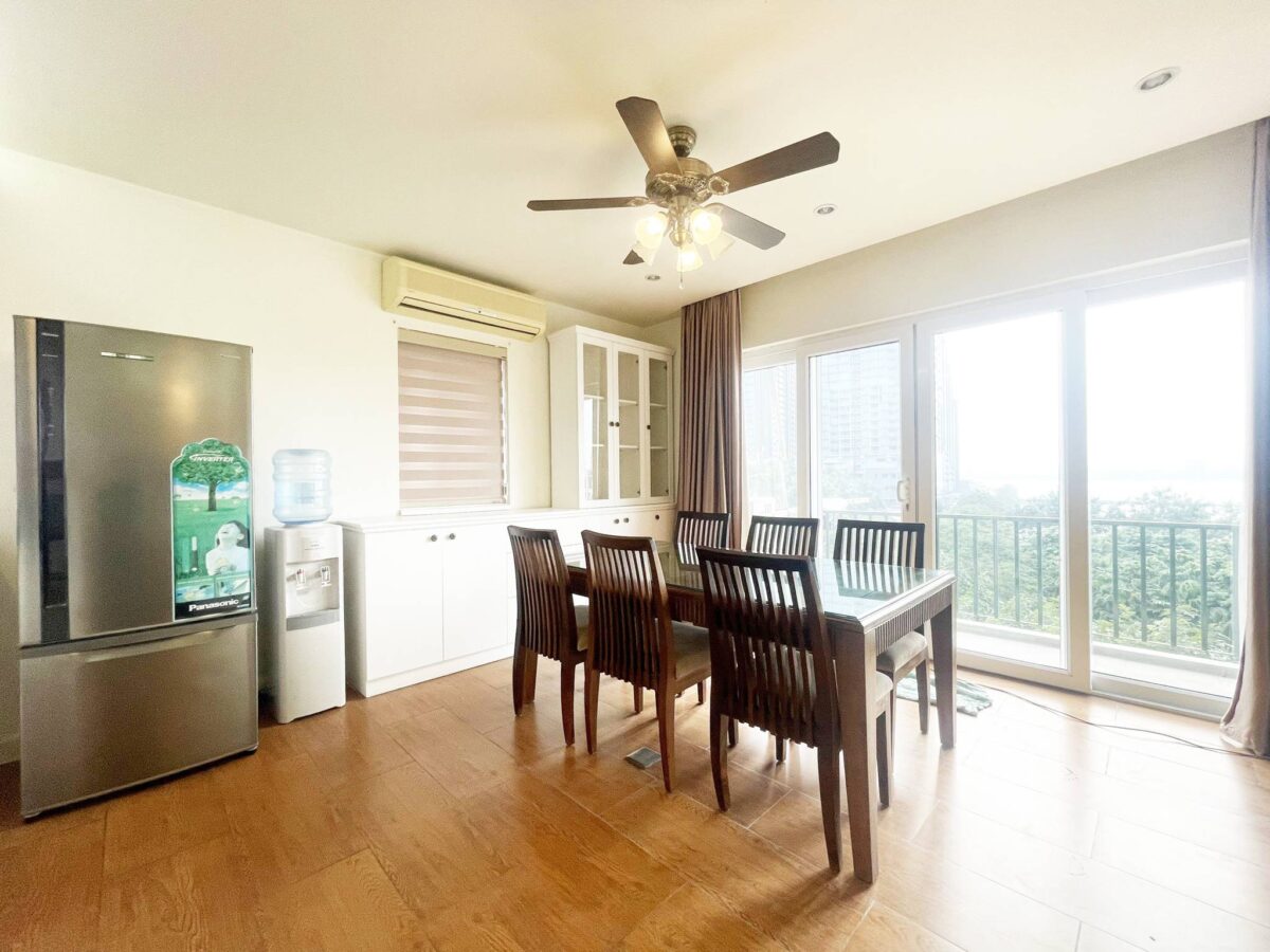 Elegant lakeview apartment for rent in To Ngoc Van Street, Tay Ho District (6)