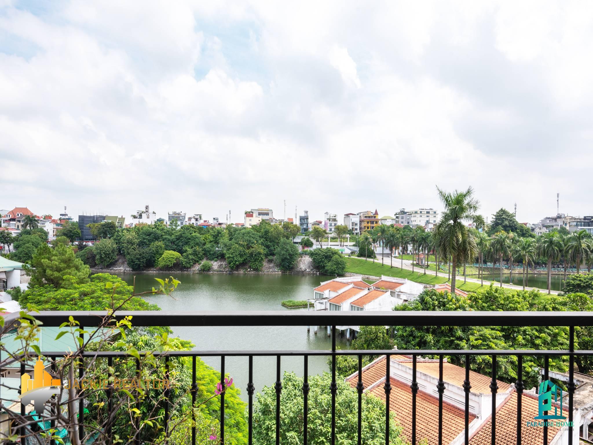 Luxurious studio in Trinh Cong Son Street, West Lake for rent (1)