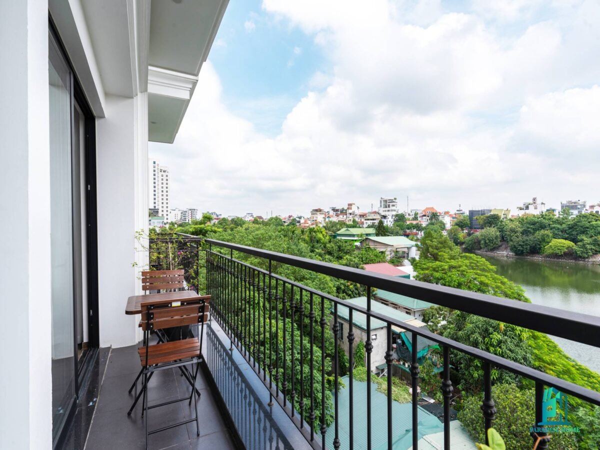 Luxurious studio in Trinh Cong Son Street, West Lake for rent (3)