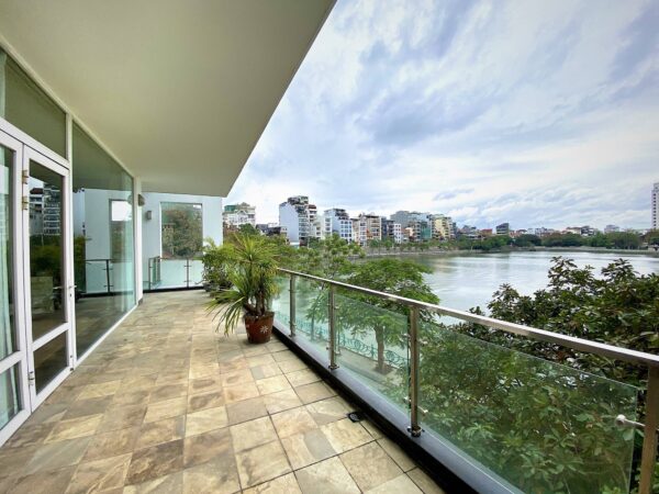 Big 3-bedroom apartment with beautiful lakeview in Quang An, Tay Ho for rent (1)