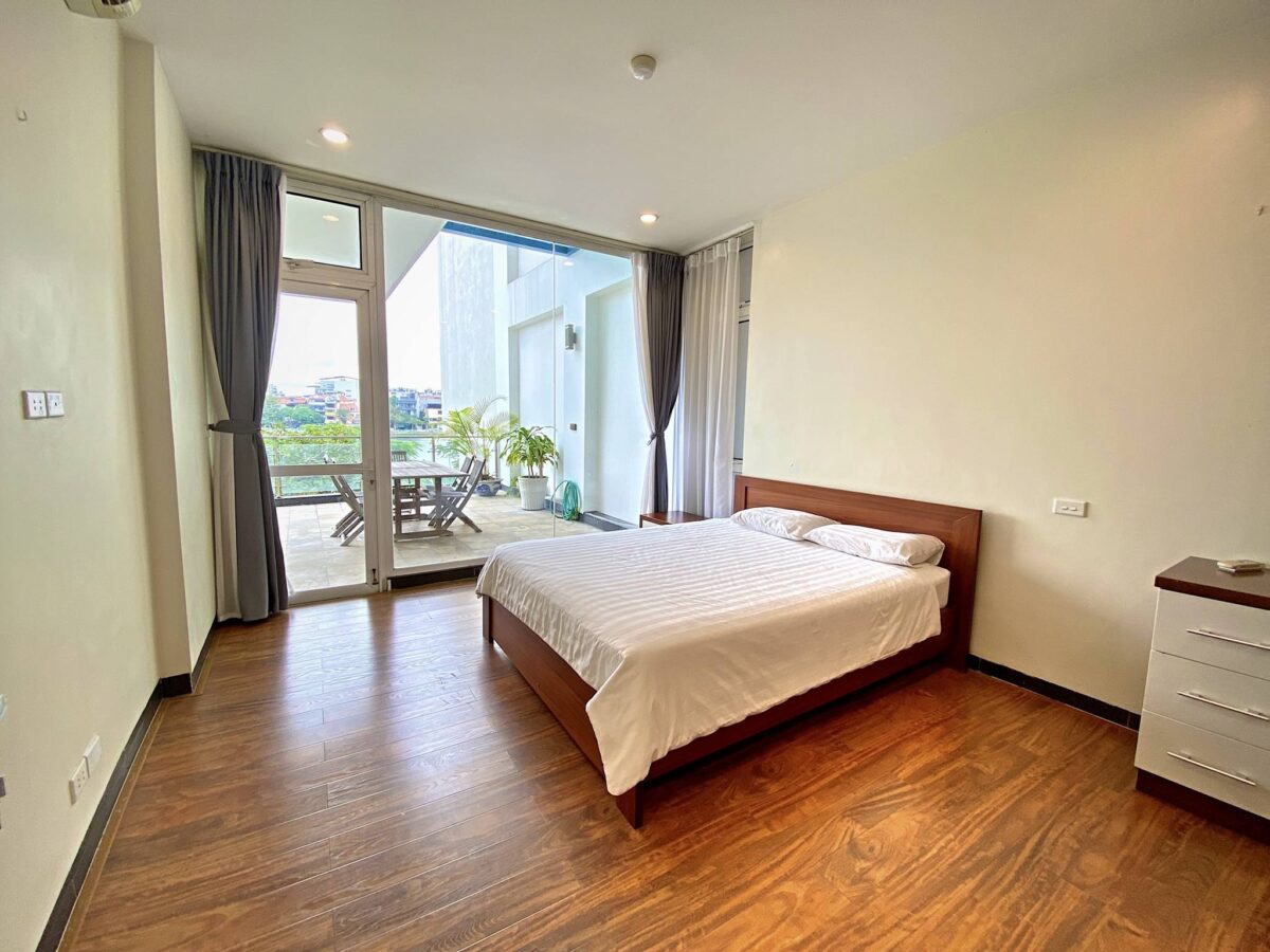 Big 3-bedroom apartment with beautiful lakeview in Quang An, Tay Ho for rent (10)