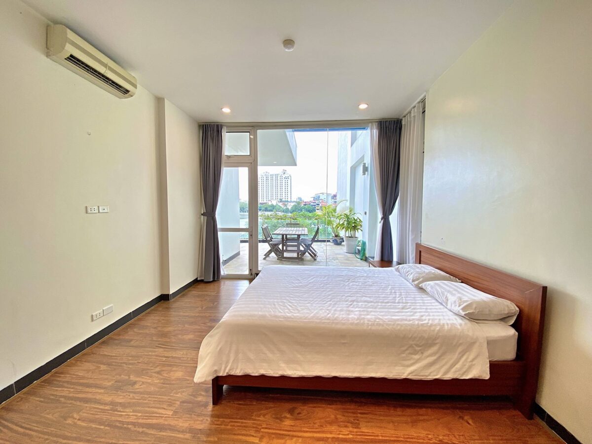 Big 3-bedroom apartment with beautiful lakeview in Quang An, Tay Ho for rent (11)