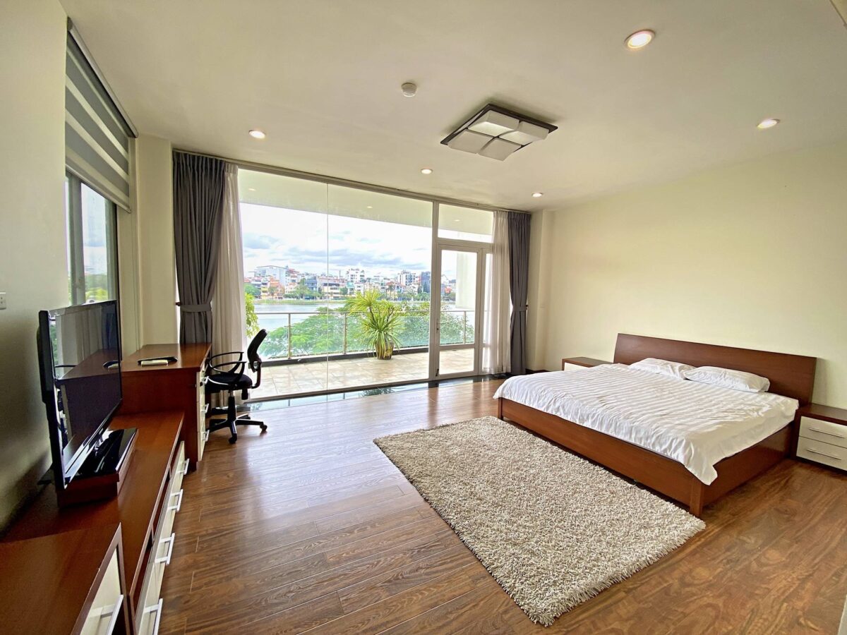 Big 3-bedroom apartment with beautiful lakeview in Quang An, Tay Ho for rent (13)