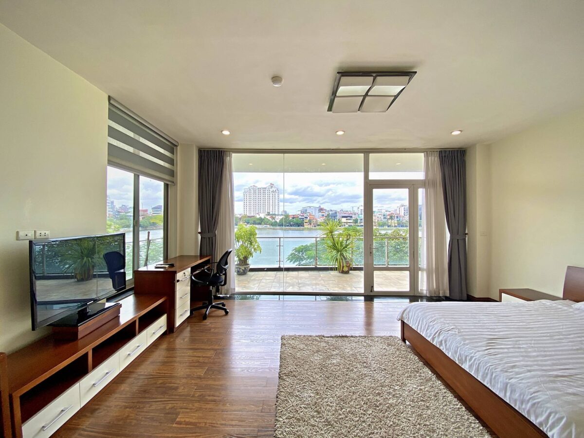 Big 3-bedroom apartment with beautiful lakeview in Quang An, Tay Ho for rent (14)