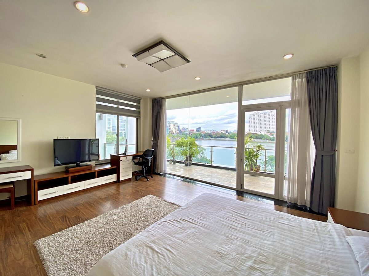 Big 3-bedroom apartment with beautiful lakeview in Quang An, Tay Ho for rent (15)