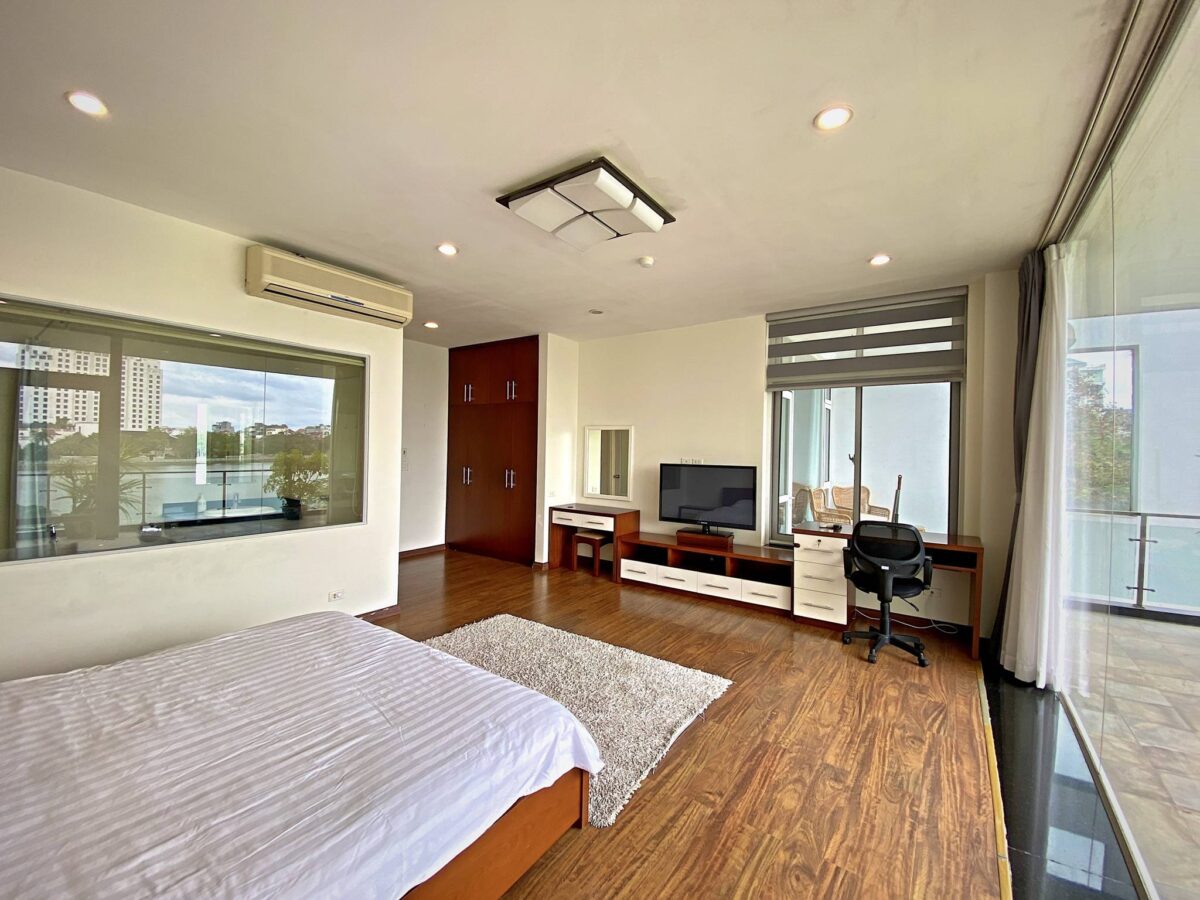 Big 3-bedroom apartment with beautiful lakeview in Quang An, Tay Ho for rent (16)