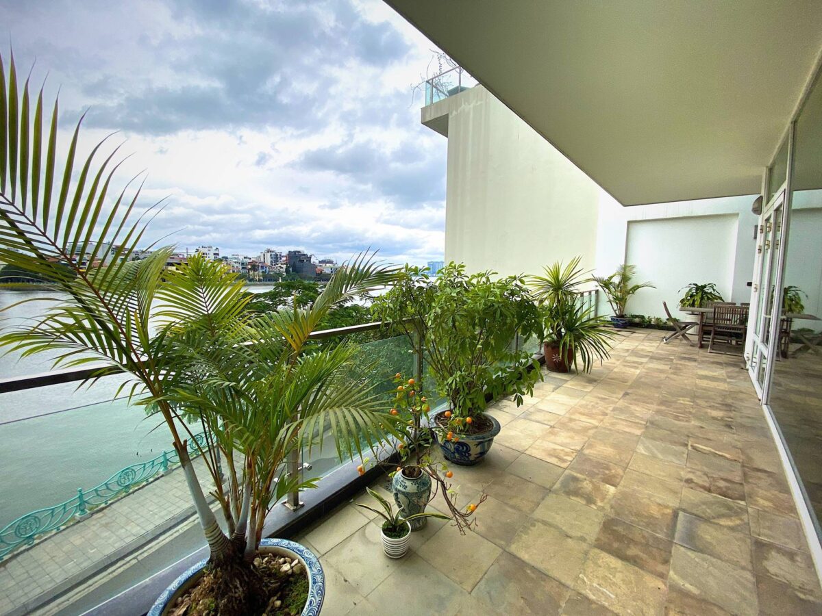 Big 3-bedroom apartment with beautiful lakeview in Quang An, Tay Ho for rent (2)