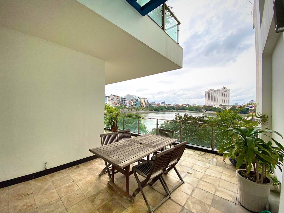 Big 3-bedroom apartment with beautiful lakeview in Quang An, Tay Ho for rent (3)