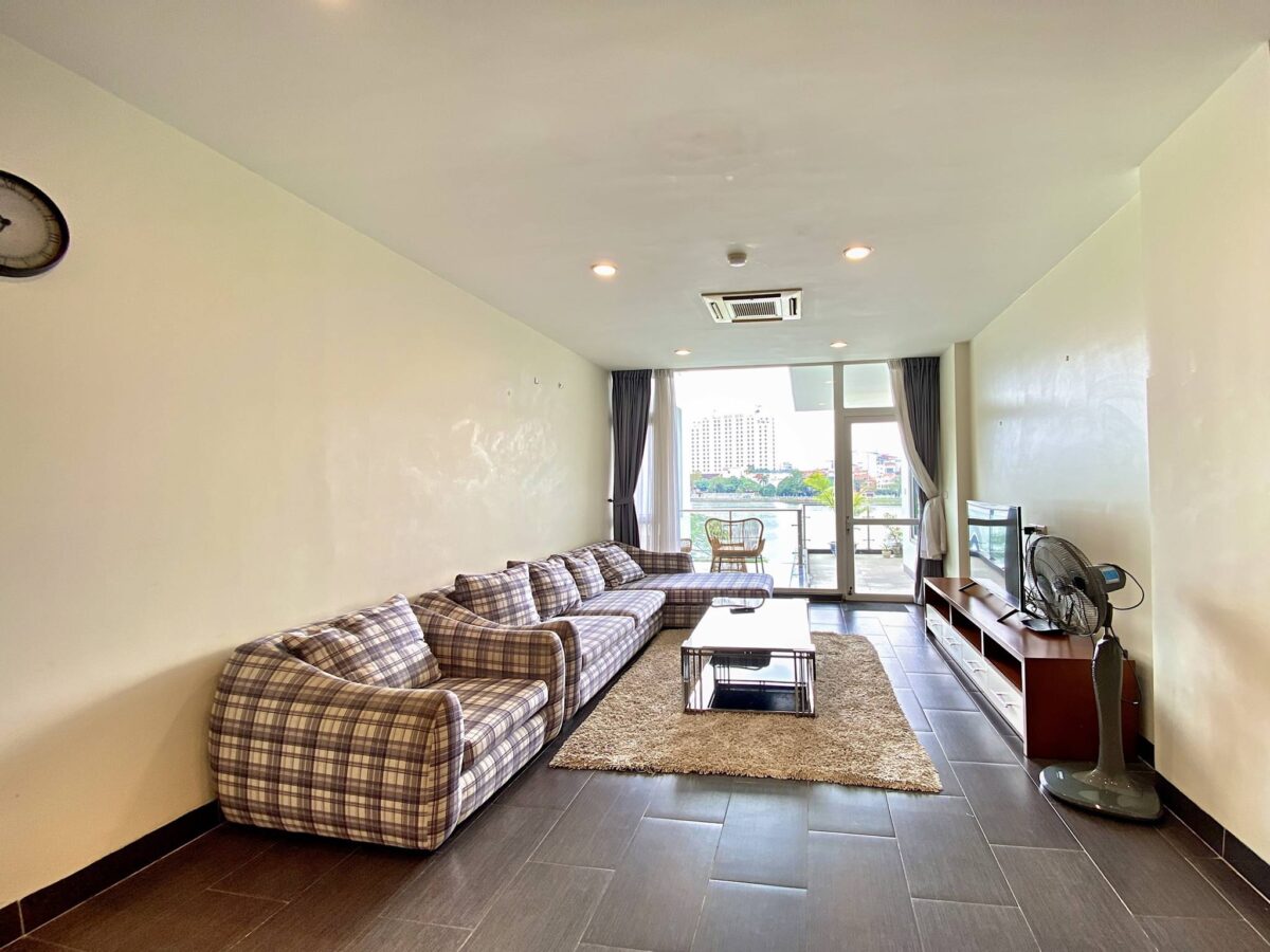 Big 3-bedroom apartment with beautiful lakeview in Quang An, Tay Ho for rent (4)