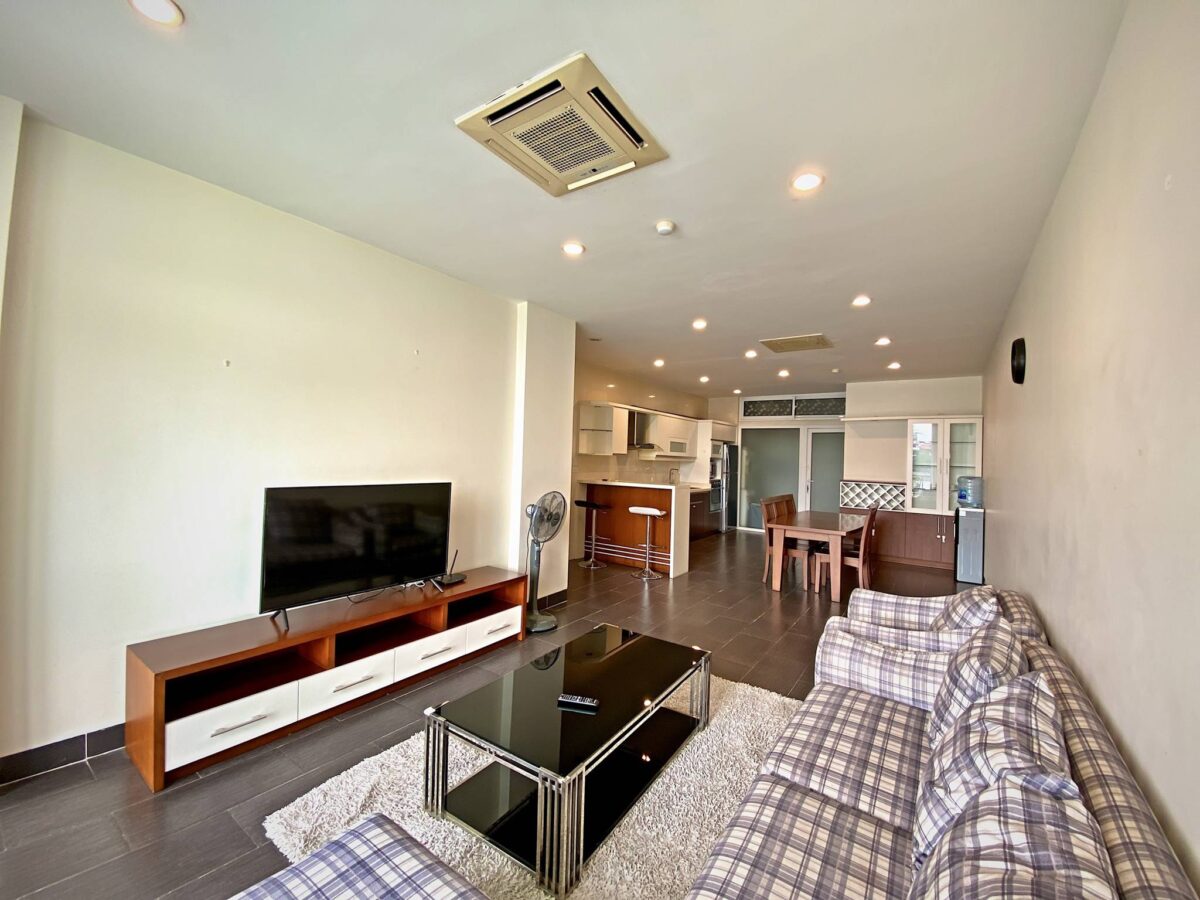 Big 3-bedroom apartment with beautiful lakeview in Quang An, Tay Ho for rent (5)