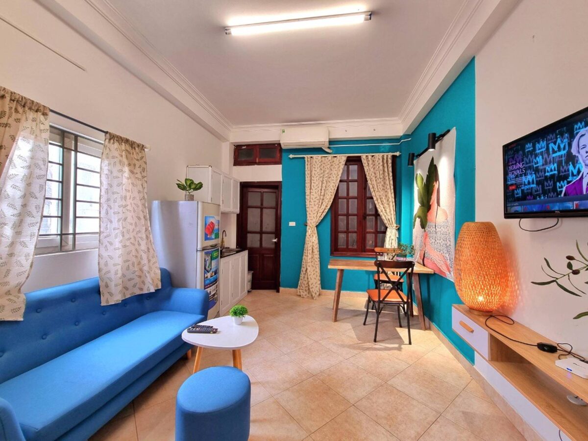 Colorful studio apartment for rent in Truc Bach, Ba Dinh, Hanoi (1)