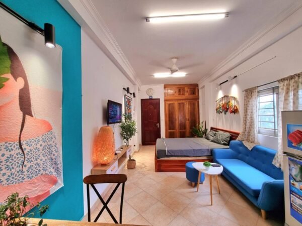 Colorful studio apartment for rent in Truc Bach, Ba Dinh, Hanoi (2)