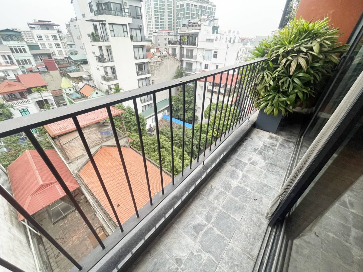 Deluxe 2-bedroom apartment in Xuan Dieu, Tay Ho for rent (17)